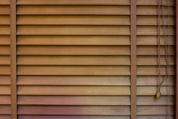 Persiana vertical de madeira